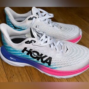 Hokas (NEW)